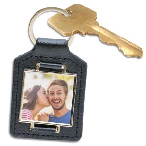 Add your best photo to a key chain with a faux leather design
